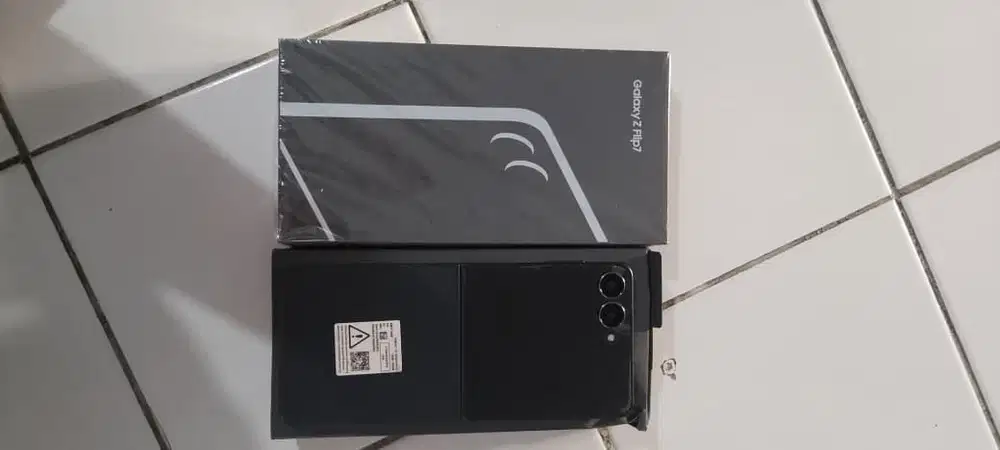 second Samsung Zflip 7 256gb jetbalck