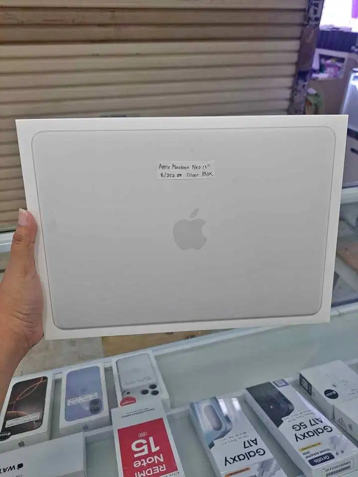 Macbook Neo 8/256GB SSD Silver 13 Inch New BNIB Garansi IBOX
