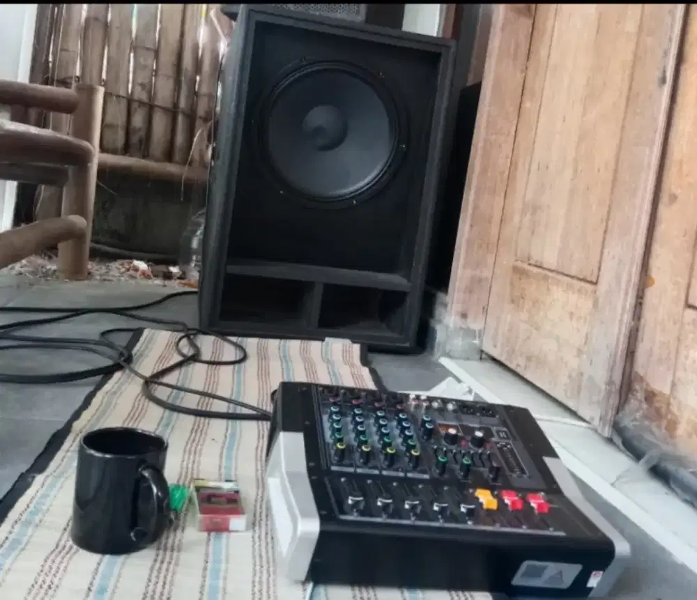 Dijual power mixer dan speaker masih bagus cocok untuk karokean/horeg