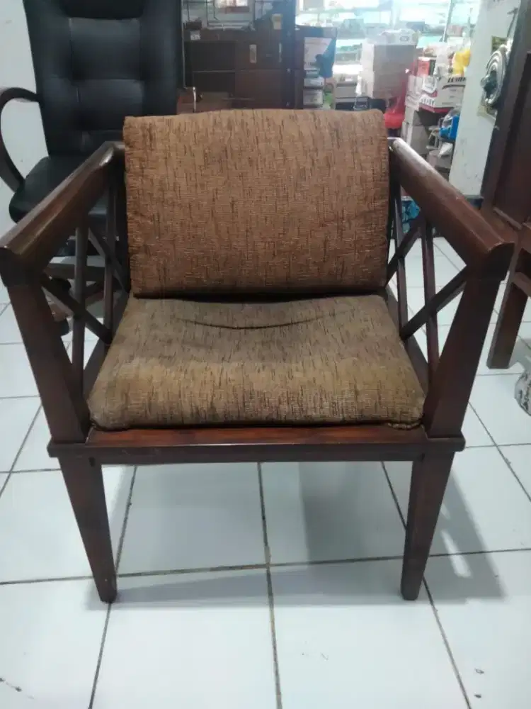 Kursi Jati Cellini