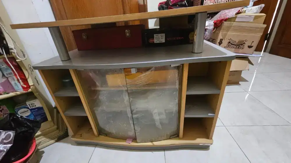 Meja TV serba guna