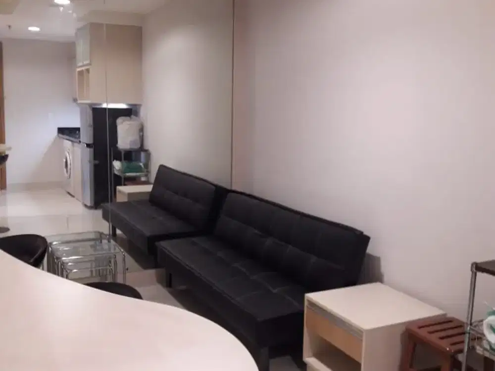 Kesempatan Terbaik! Apartemen 2BR View Pool di Kemayoran Harga Murah