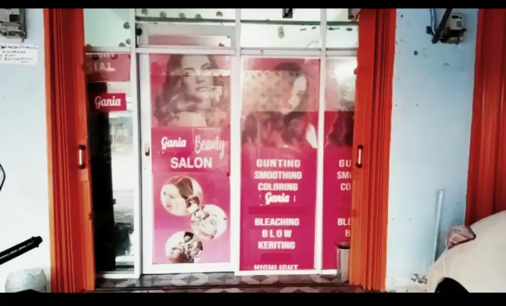 Dijual cepat sliding door salon kecantikan