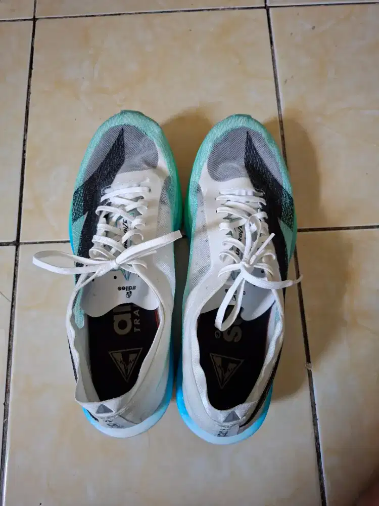 Ardiles Runergize super shoes