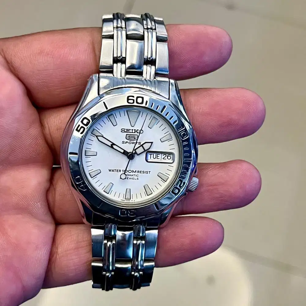 seiko five sport diver automatic