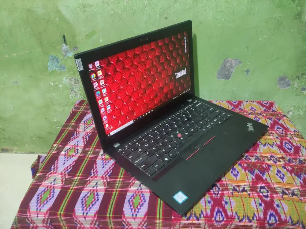 Lenovo thinkpad X280 core i7-gen8 Ram 16GB ssd 512GB Layar FHD muluss