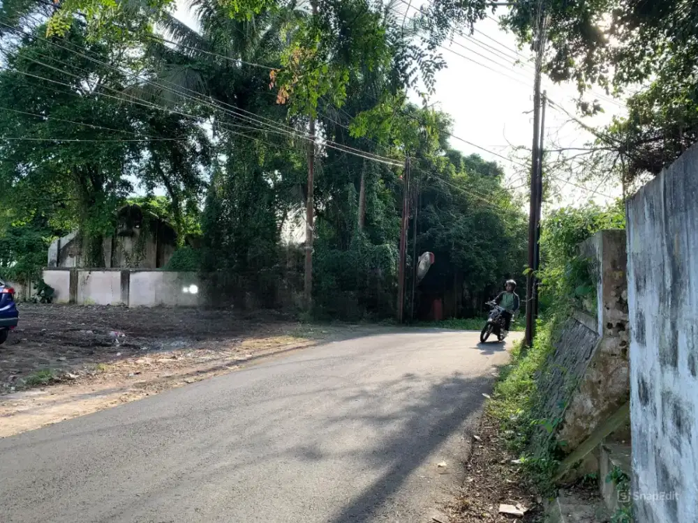 Tanah Pekarangan Pinggi jalan Kahuripan di Bukit Permai Jember