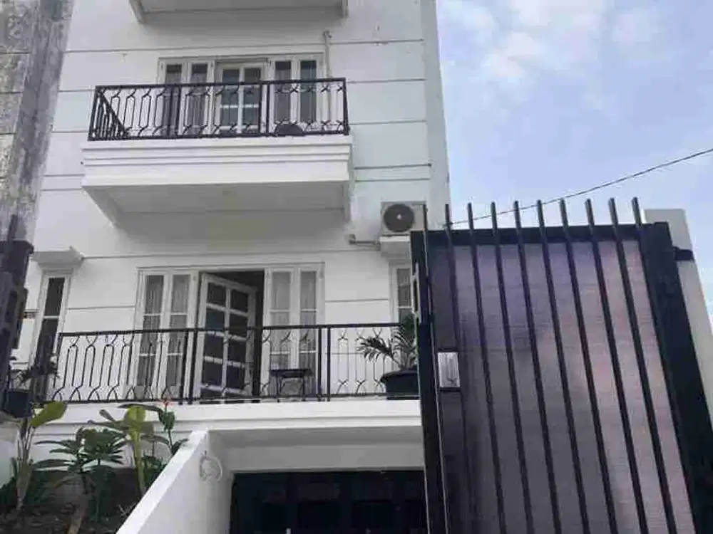 Rumah 4 Kamar Luas 200m Jarang Ada 3 kilo MRT Lebak Bulus