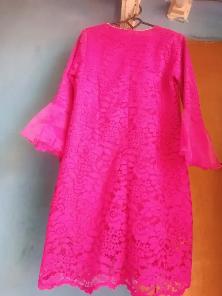 Kebaya Wanita merah