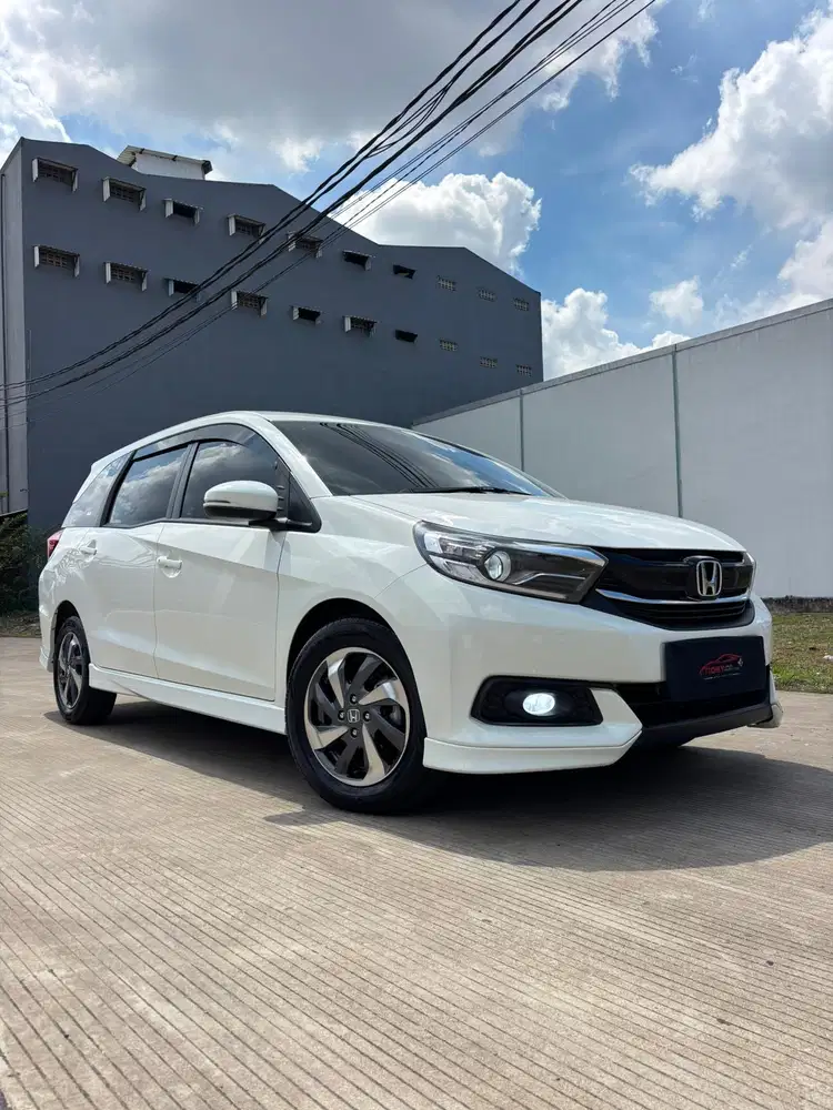Honda Mobilio 1.5 E CVT 2021 Automatic ( Putih Metalik )