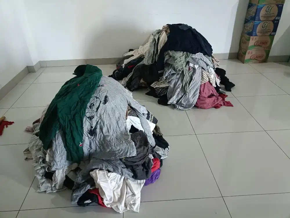 Pakean bekas switer