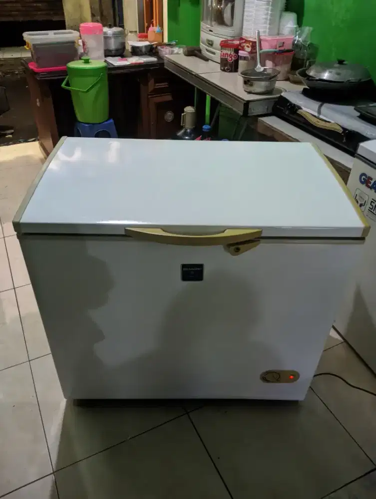 dijual frezzer box 220L