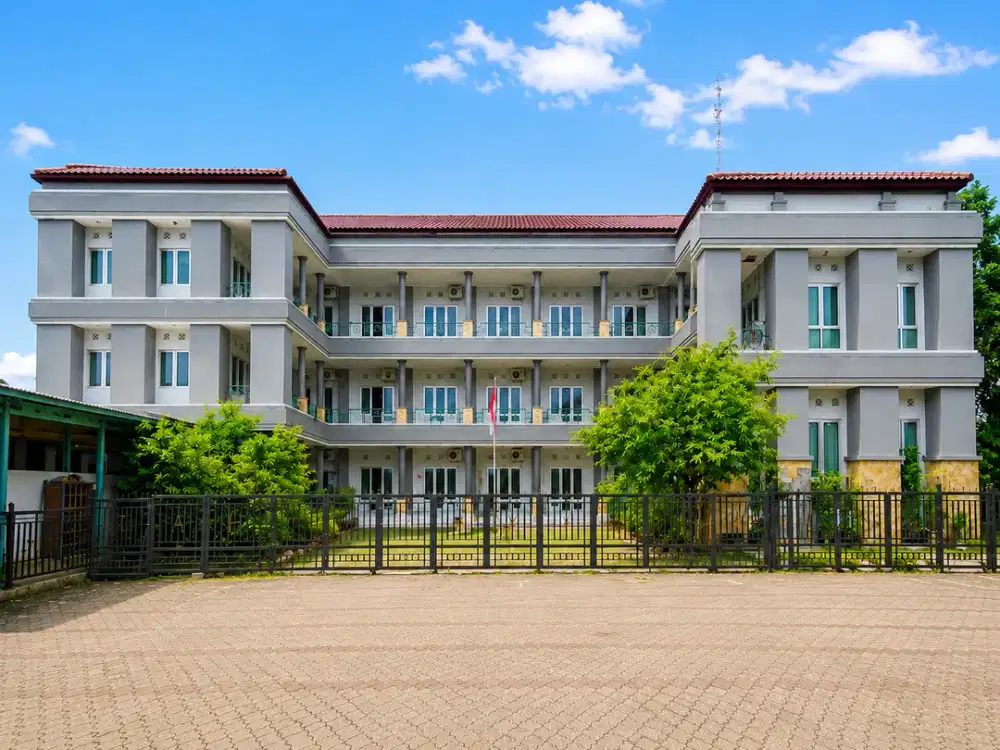 Gedung Komersial Eks Sekolah 3 Lantai SHM di Medan Satria Bekasi - Siap Pakai & Strategis