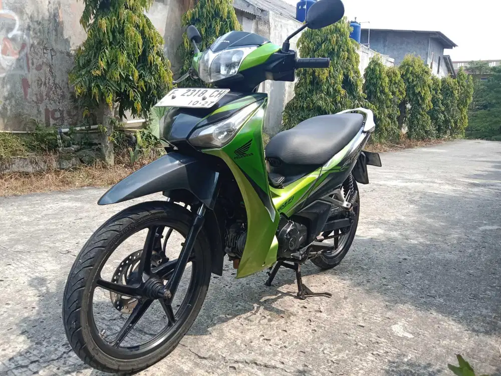 Honda Supra x 125 helm in fi th 2012 tinggal gass