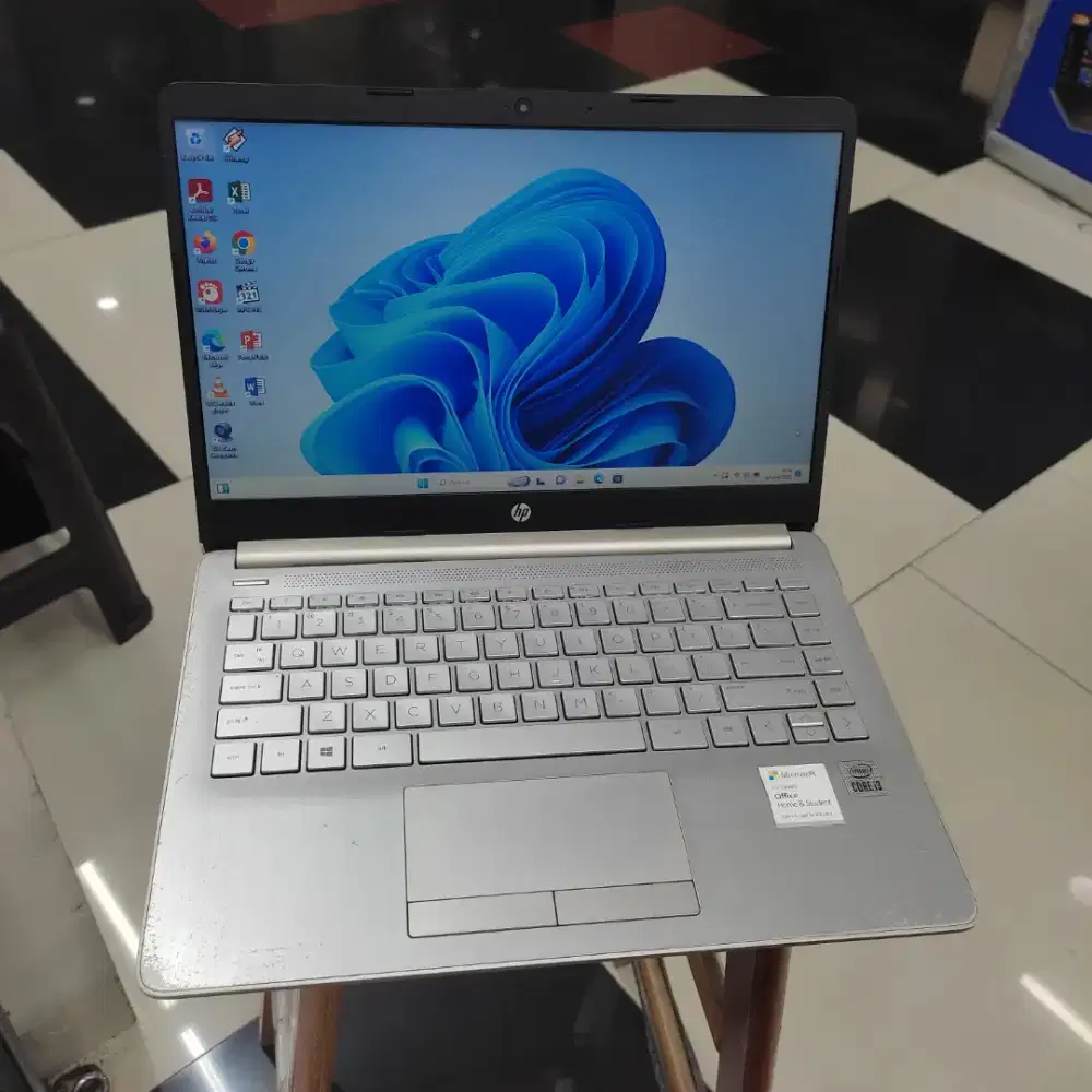 HP 14S-CF3076TU INTEL CORE i3-1005G1 RAM 8 GB SSD 256 GB BACKLITE