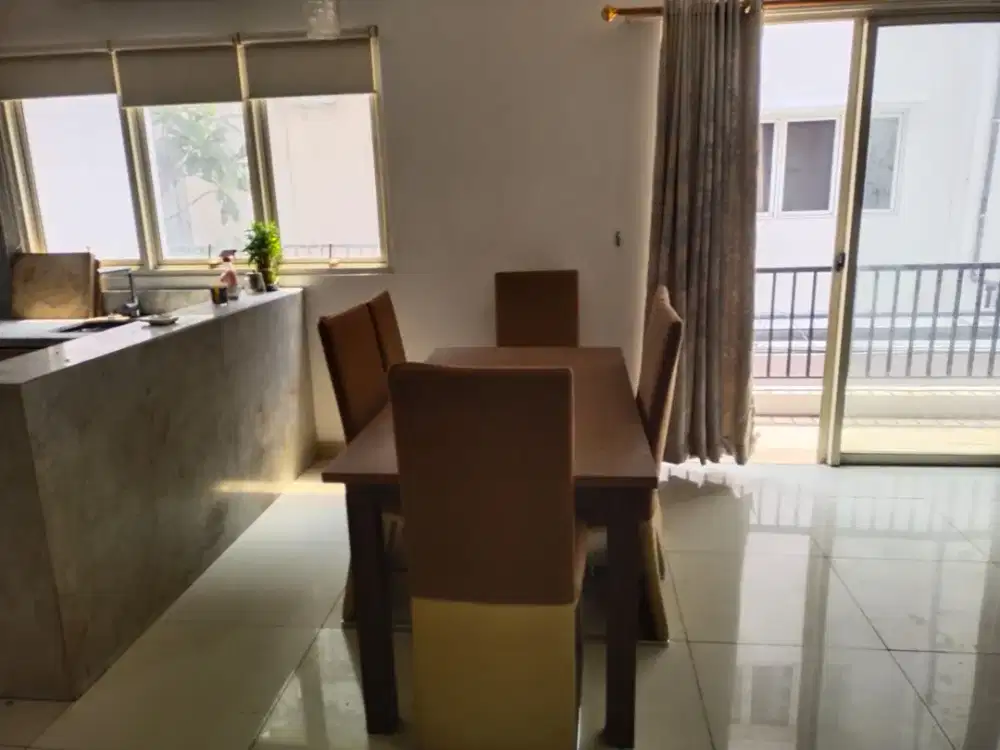 Disewakan Rumah diatas Mall 3 Lantai daerah Moi Kelapa Gading