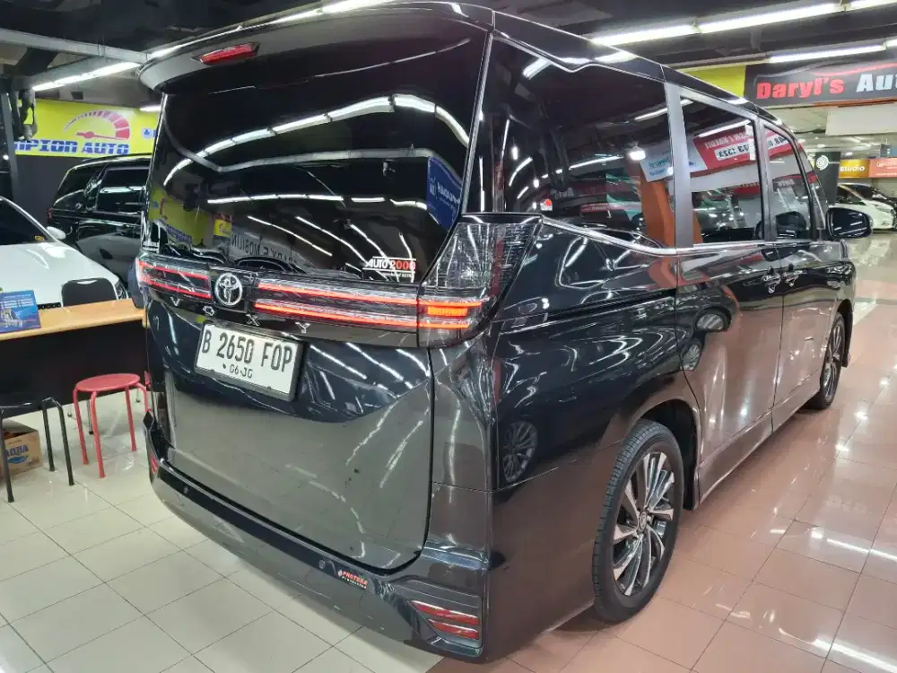KM 15 rb Voxy 2025 seperti baru