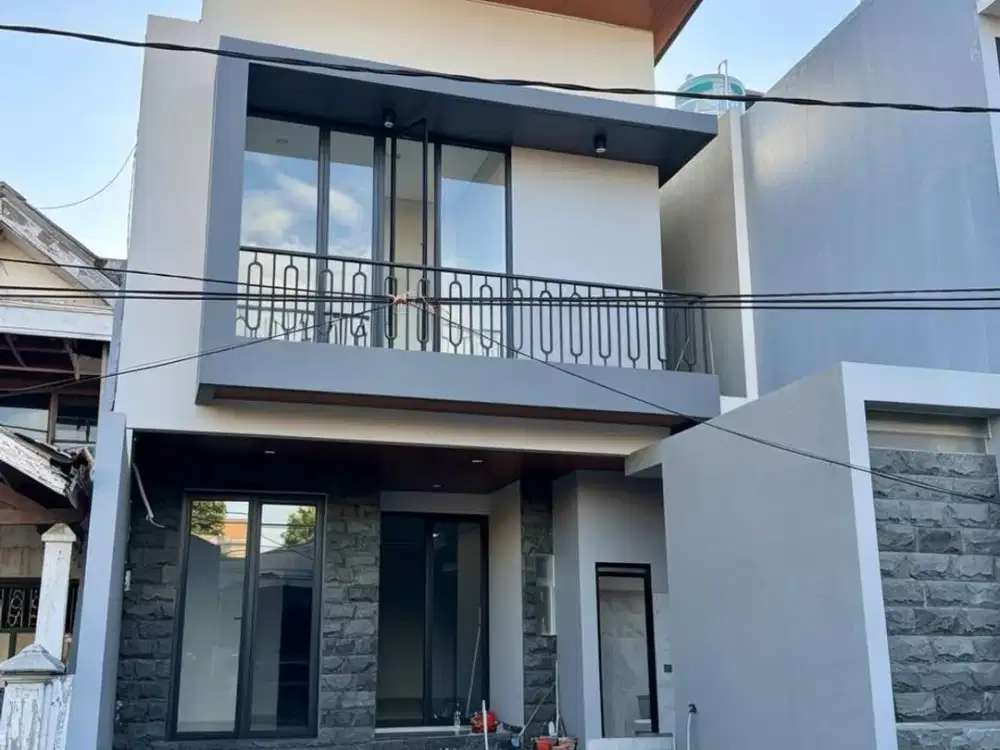 Rumah baru modern kontemporer di Manyar Tirtoyoso