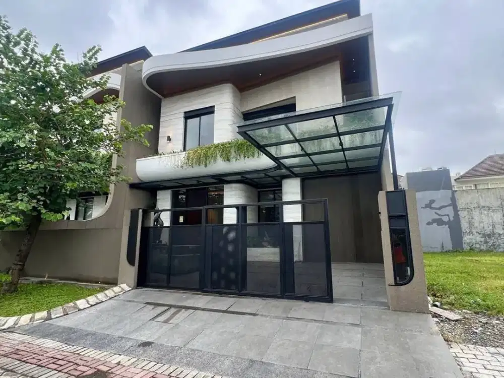 Rumah mewah di Graha Famili lebar 12 include lift + perabot