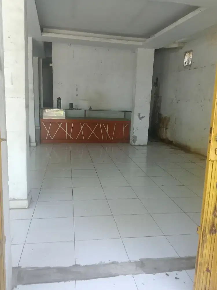 Disewakan ruko pinggir jalan ramai