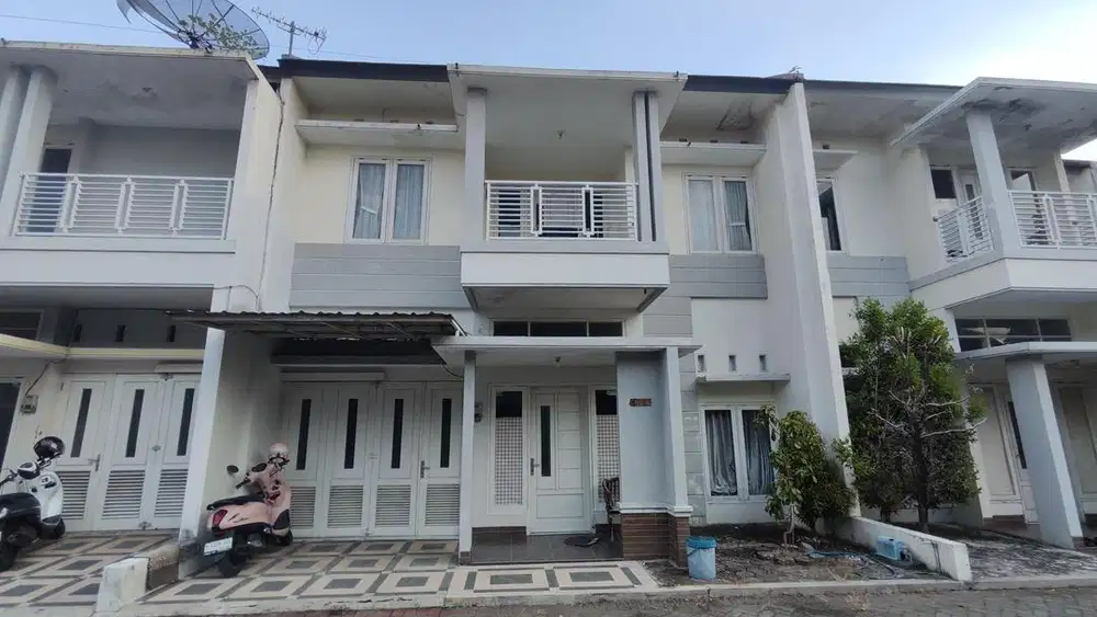 Dijual Rumah Tingkat Minimalis Strategis Tengah Kota Jombang