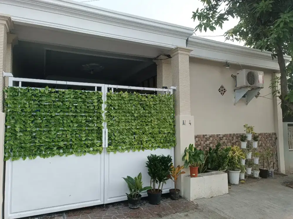 Dijual cepat rumah cantik full renovasi siap huni lokasi strategis .