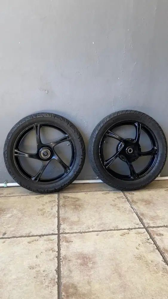 Velg dan ban copotan Mio Smile depan dan belakang