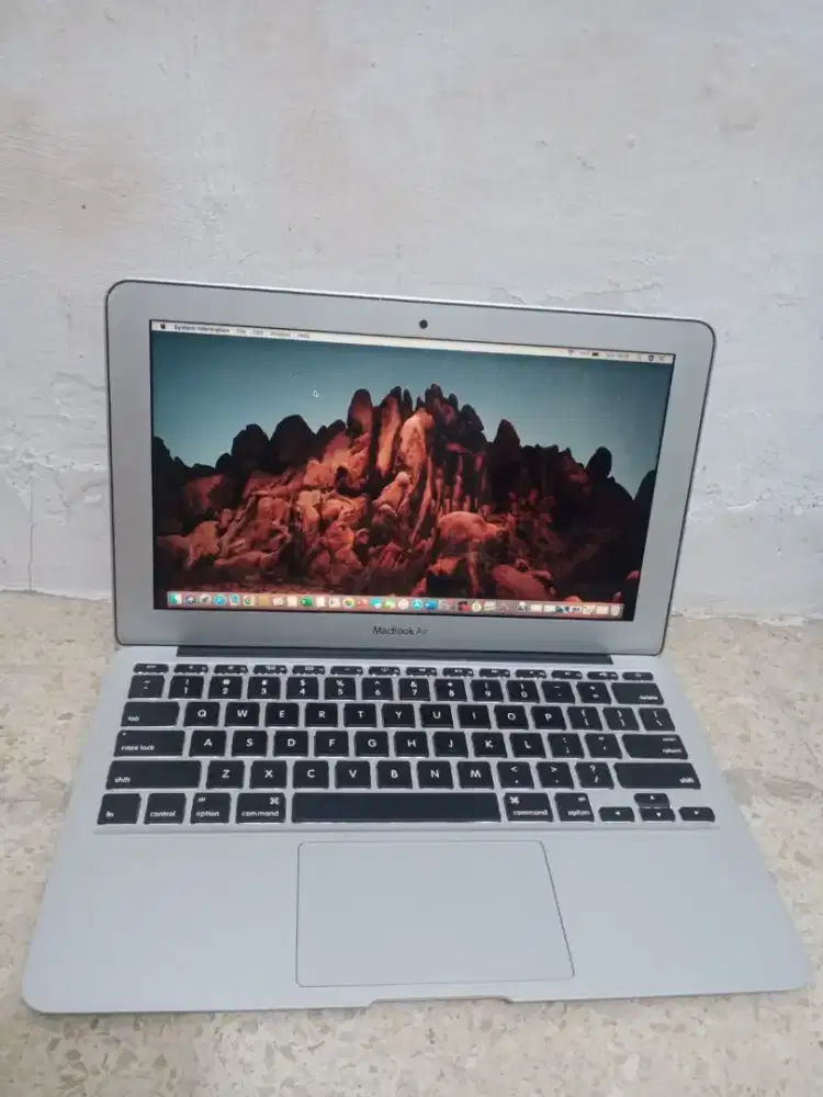 Ready MacBook Air 11in early 2014 core i5 ram 4 ssd 256
