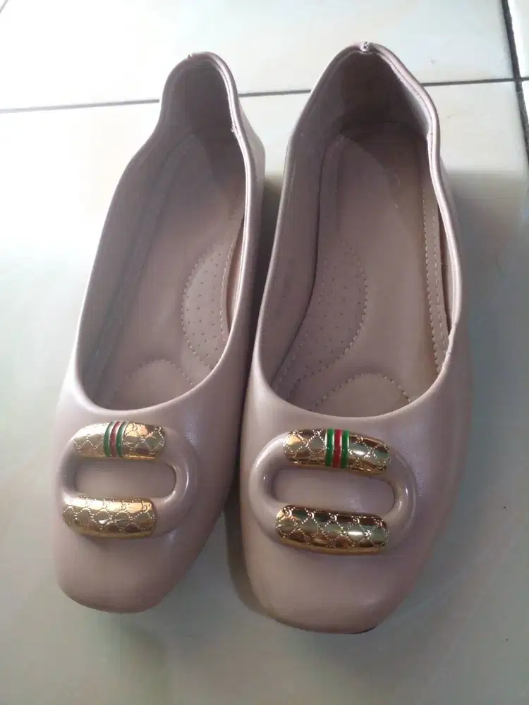 Sepatu Flat Wanita Gucci Style GG Buckle Beige Pink Premium Import