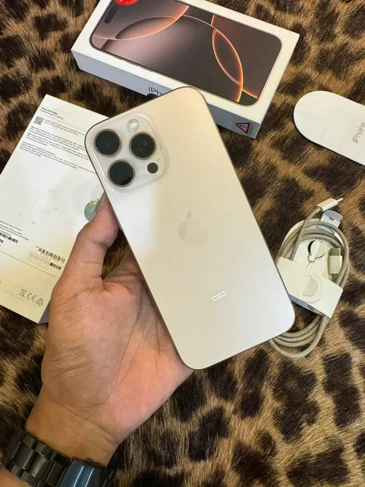 iPhone 16 Pro Max 256GB BH96 Resmi (Dessert)