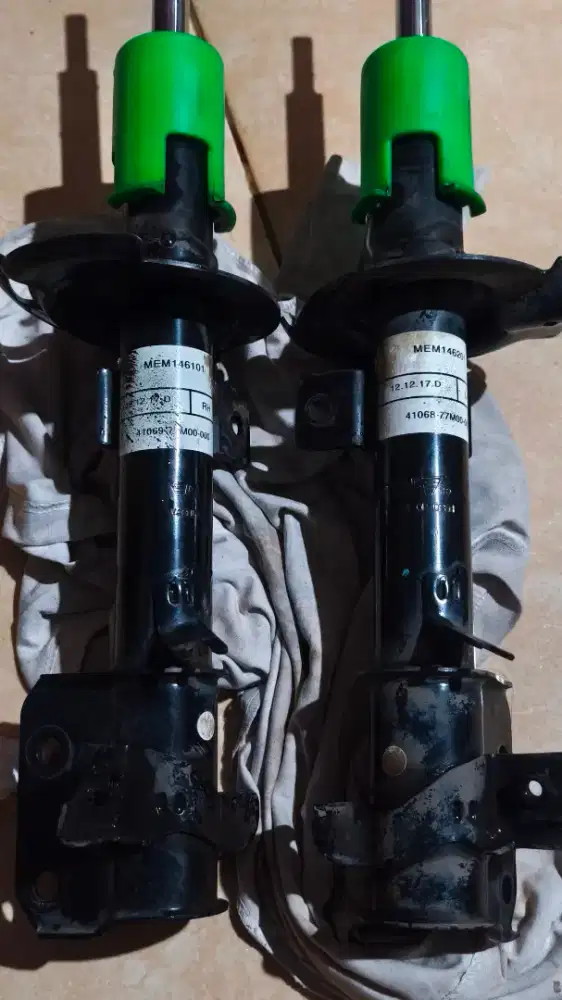 shock ertiga depan belakang