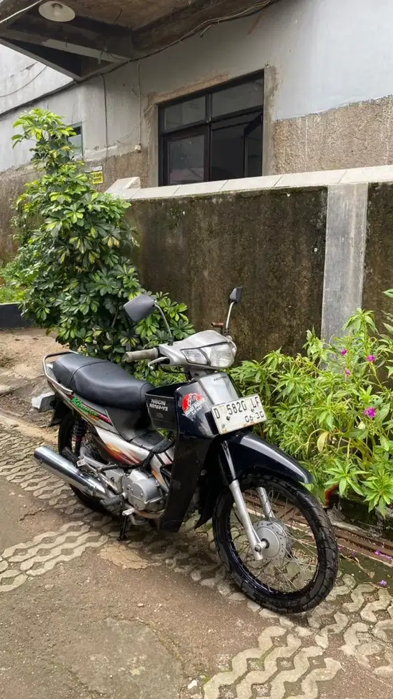 Kirana 125 Silver hitam