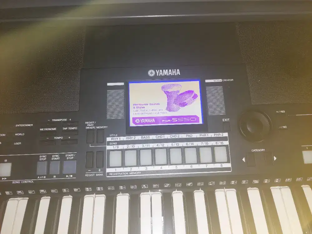Yamaha PSR S550