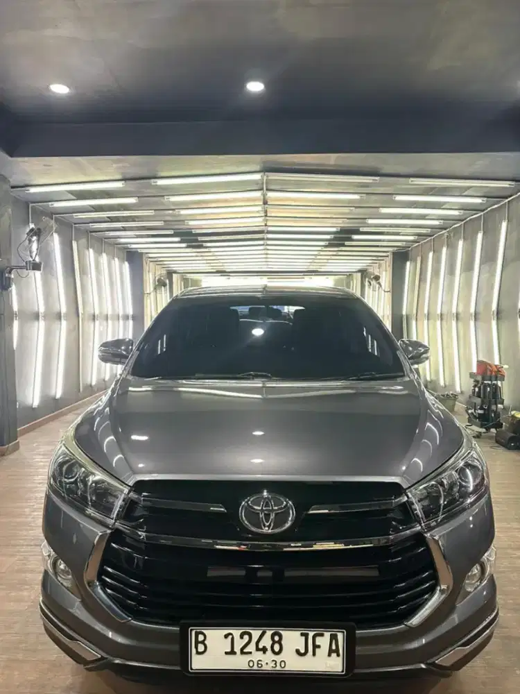 Toyota Innova Venturer 2.4 Diesel AT 2020 – Pajak Panjang, KM 99rb