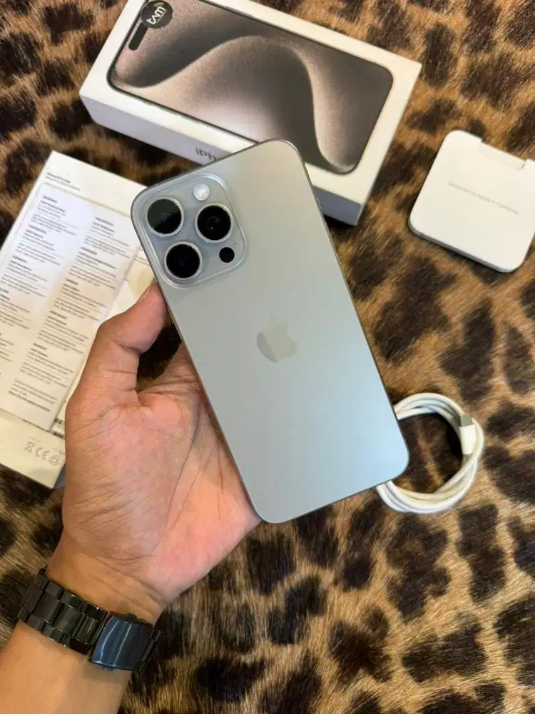 iPhone 15 Pro Max 256GB BH86 Resmi (Natural Titanium)