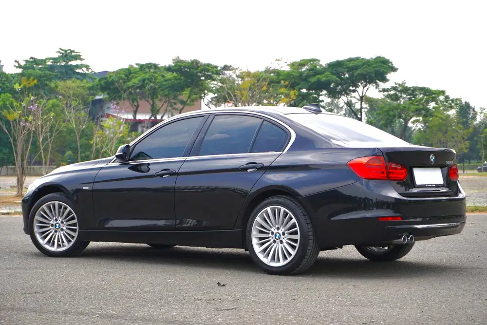 Istimewa! BMW 328i hitam 2014/2015, Siap Pakai