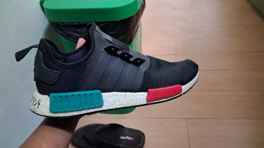 sepatu Adidas NMD_R1