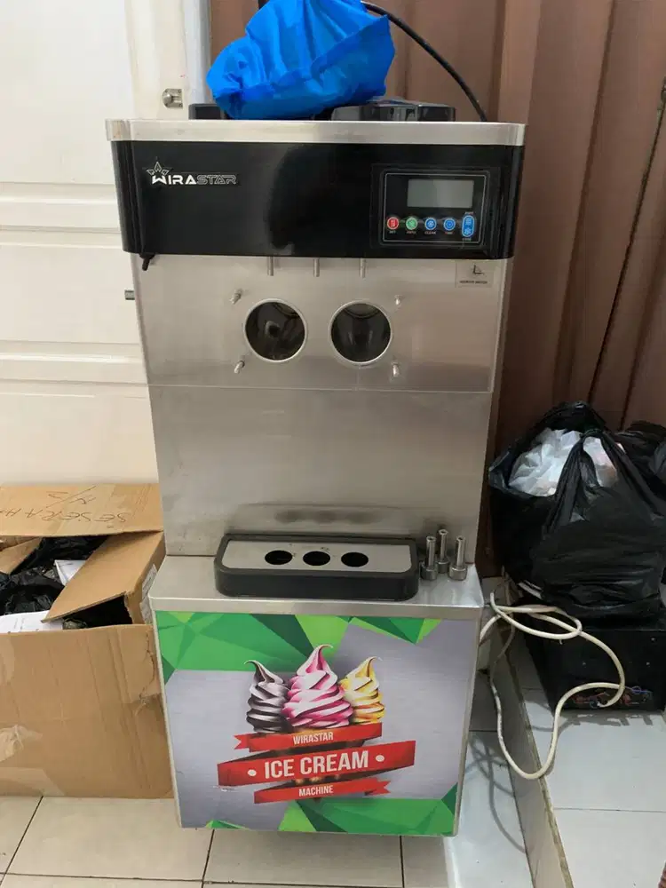 Mesin Pembuat Es Krim 3 Tuas / Kran Wirastar