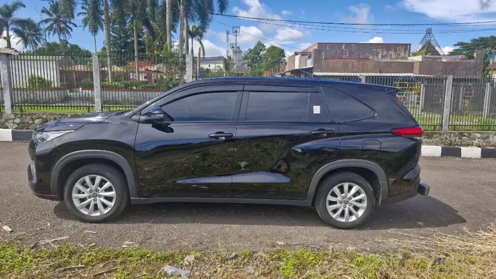 TOYOTA INNOVA ZENIX V TAHUN 2022 MULUS
