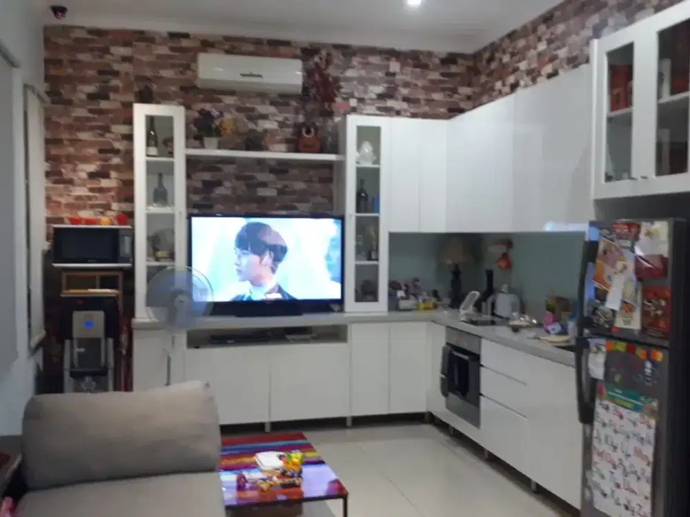 Disewakan Rumah Green Lake City, Europe 8x15m, Full Furnished