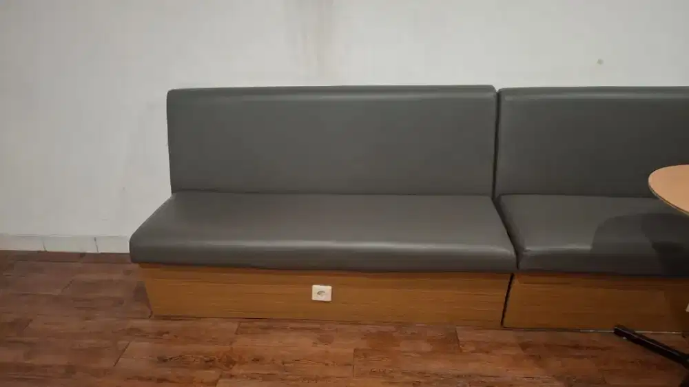 Dijual Sofa dan Kursi Kayu Cafe