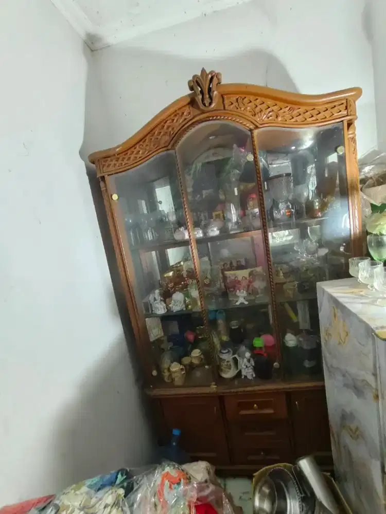 lemari hias kayu jati