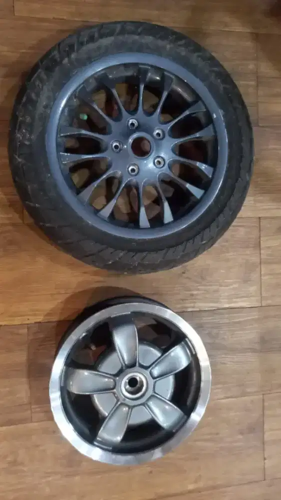 Velg vespa, depan sprint...dan bepakang primavera anniv