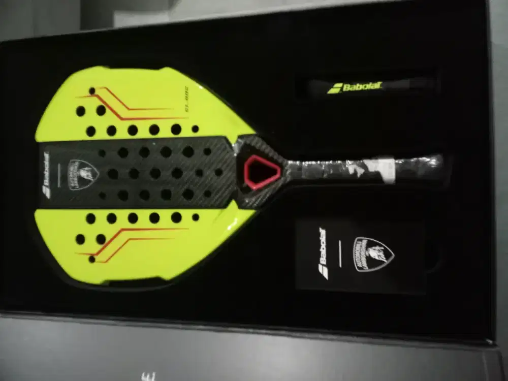 Jual raket padel Lamborghini 002 . Kondisi mulus. Boleh sampe puas