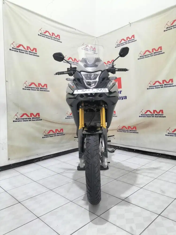 Km 7 Ribu Honda CB 150X warna hijau silver tahun 2022