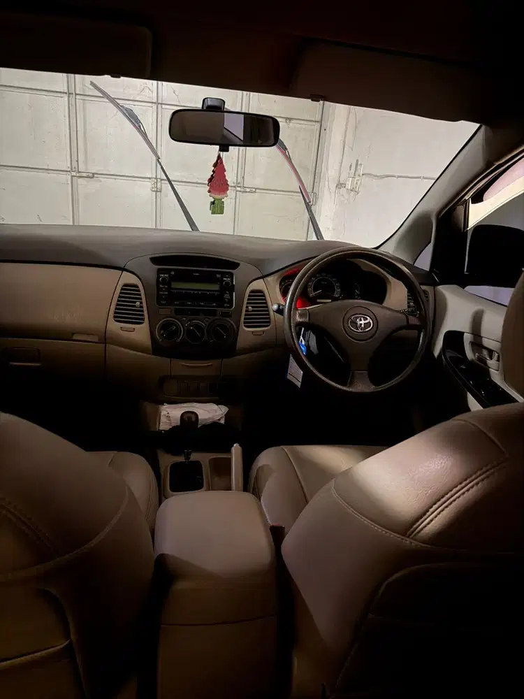 Toyota Kijang Innova 2010 Bensin