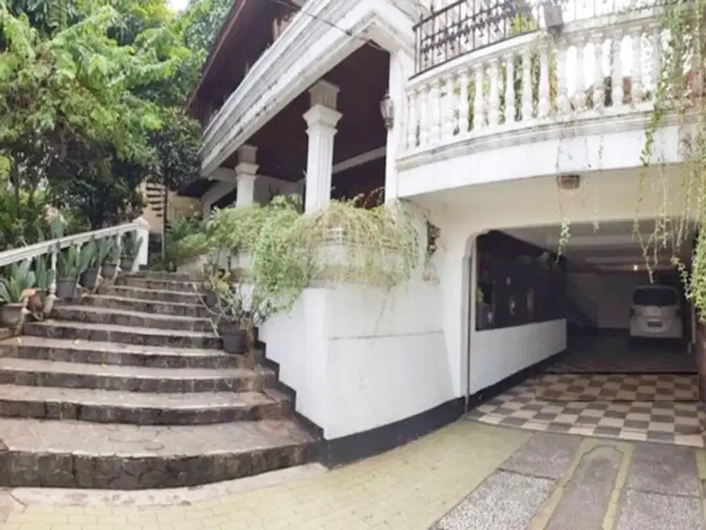 Dijual Rumah Tebet Timur Area Komersial Dekat Taman Eco Park Lokasi Strategis Jalan Raya