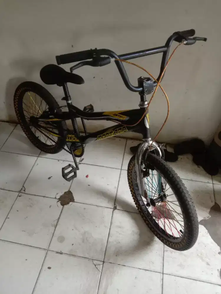 Jual sepeda BMX merk  mONTANA UK 20