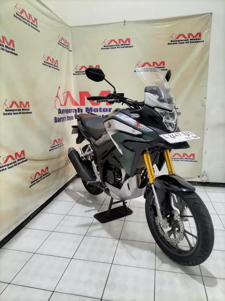 Ready Km 7 Ribu Honda CB 150X warna hijau silver tahun 2022