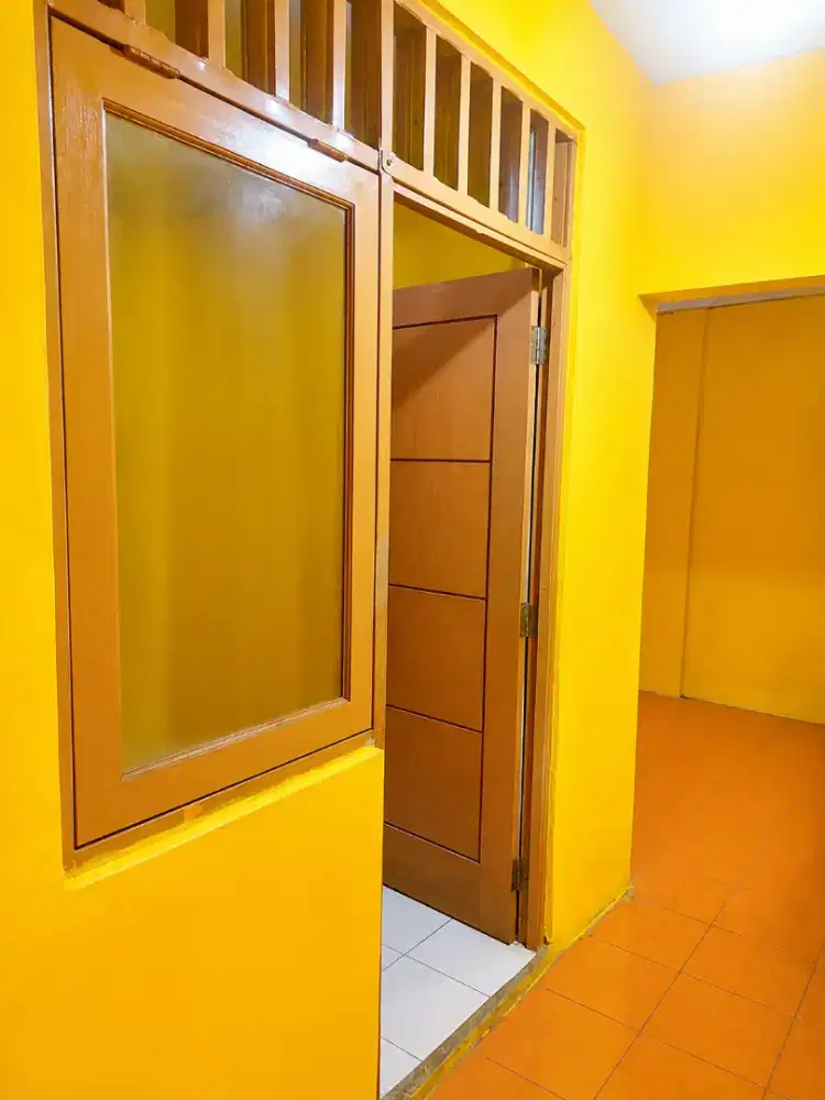 DISEWAKAN KONTRAKAN MURAH STRATEGIS ADA 1 KAMAR TIDUR DI TNH 80KLENDER